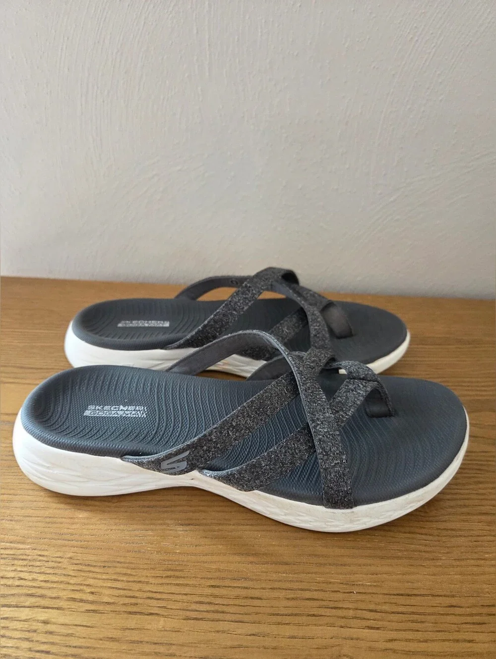 Skecher Gogo Mat Sandals - Picture 2 of 4